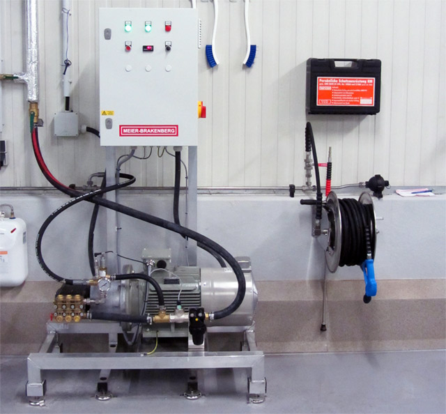 Frequenzpumpenanlage für maximal 4 Nutzer Frequenzpumpenanlage für die Lebensmittelindustrie - Vier Reinigungskräfte können gleichzeitig arbeiten.