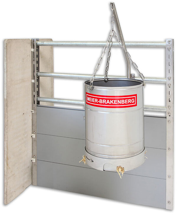 Porky's Fun Box - in the picture mounted to the partition wall - offers pigs permanent access to roughage in compliance with the criteria of the Initiative Tierwohl and prevents cannibalism effectively.