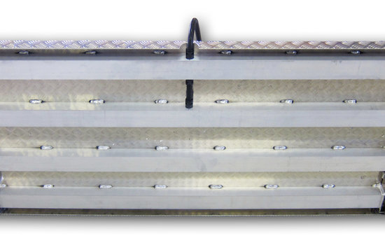The weighing platform for cattle’s is made out of light and rust-proof Aluminium. Four robust stainless steel weighing-beams are mounted under the platform. The weighing cables are well-positioned in flexible wire ducts.