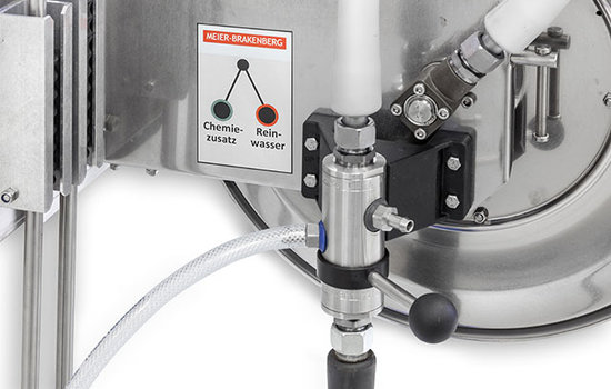 Injektor Schaumreinigung Optimal positionierter Injektor am Bedienpanel der frequenzregelten Heißwasserstation.