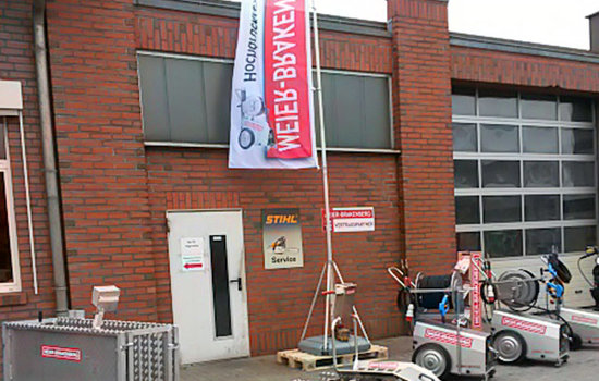 Hausmesse bei Exklusivpartner Clemens Hoping Während der Hausmesse beim Exklusiv-Vertriebspartner Clemens Hoping in Bakum konnten Besucher unsere mobilen Profi-Hochdruckreiniger und die mobile Einzeltierwaage in Augenschein nehmen.
Hier im Bild ebenfalls ausgestellt: das neue Porky's Pick Up für Mastschweine.