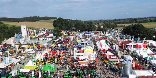 Rottalschaum auf dem Karpfhamer Fest Zahlreiche Besucher interessieren sich auf der Rottalschaum im Rahmen des Karpfhamer Fest in Bad Griesbach im Rottal für Hochdrucktechnik und Reinigungstechnik.