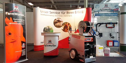 Messestand auf der RegioAgrar in Augsburg Hier im Bild: der Messestand unseres Exklusiv-Vertriebspartners, der Firma Farmworker aus Kanzach auf der RegioAgrar in Augsburg. Ausgestellt wird z. B. der mobile MBHot1320 Heißwasser Hochdruckreiniger. Dieser eignet sich ideal für Schlachthöfe, aber auch Lohnunternehmer.