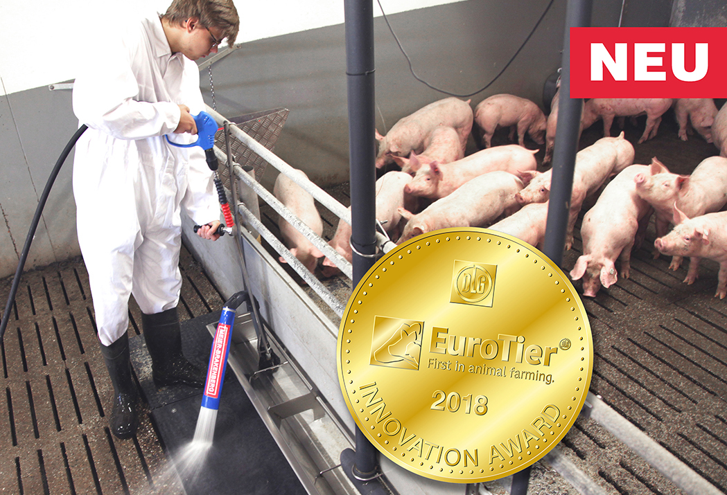 Reinigung von Futtertrögen mit Trogsauger Speedy Reinigung von Futtertrögen mit Trogsauger Speedy